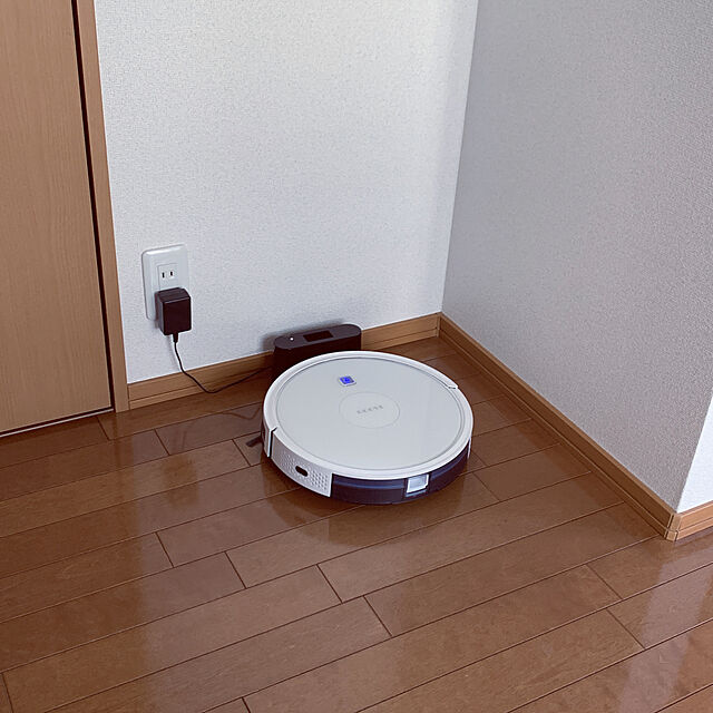 ayuasiのGOOVI-ロボット掃除機，GOOVI 1600Pa強力吸引 自動充電 ロボット型クリーナー， 薄型/落下防止/衝突防止，ペットの毛とフロアと短毛绒毯に適用する （ホワイト）の家具・インテリア写真