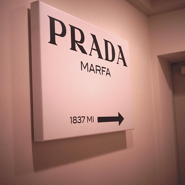 mの-PRADA/プラダ MARFA ゴシップガール キャンバス アート ポスター ブランド パロディ canvas-ｐ-0001 (Mサイズ)の家具・インテリア写真