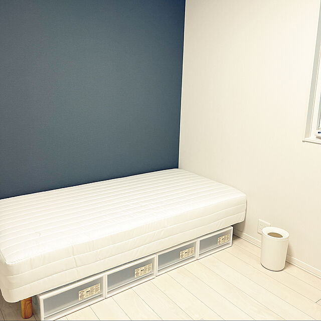 necoの河淳株式会社-KEYUCA (ケユカ) pist ダストボックス 6L ホワイト (丸形ゴミ箱) おしゃれ 中身が見えにくいフタ付き シンプル [リビング/寝室] ちいさいの家具・インテリア写真