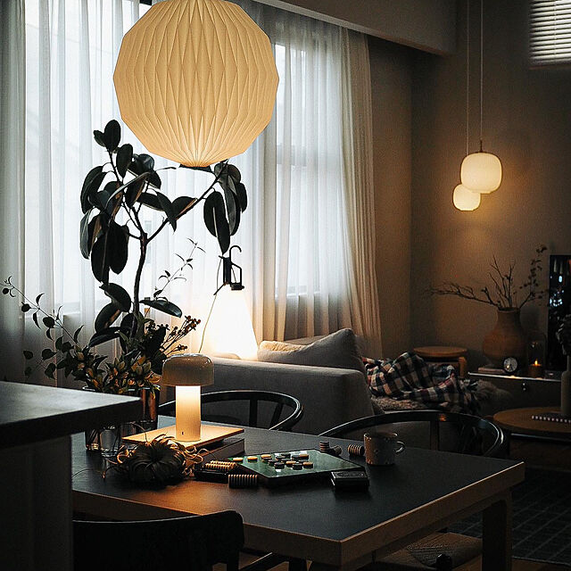 cone__homeの-【即納】FLOS（フロス）テーブル照明 BELLHOP グレーの家具・インテリア写真