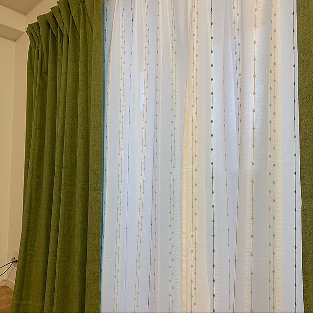Yukaのニトリ-遮光2級カーテン(エスト イエローグリーン 100X190X2) の家具・インテリア写真