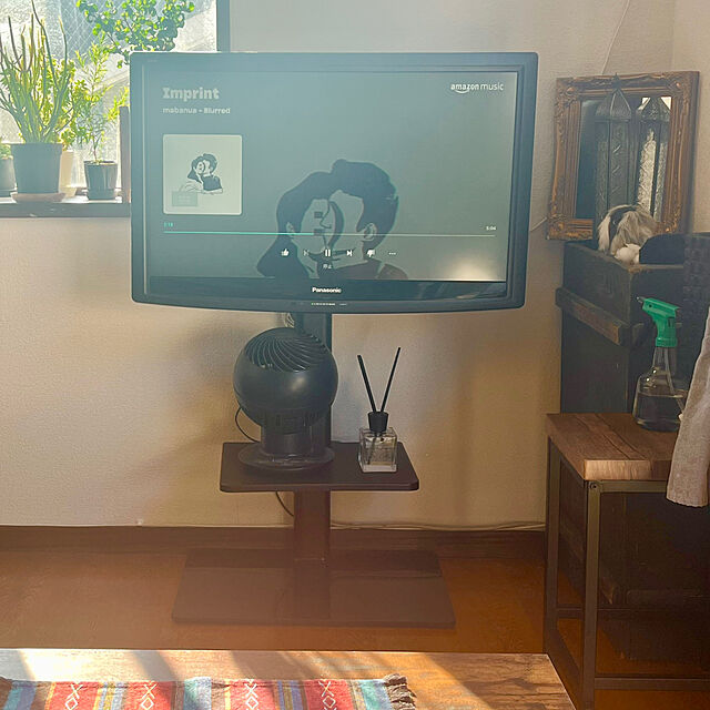 aoiのFITUEYES-FITUEYES テレビスタンド 32～60インチ対応 棚付き 壁寄せテレビスタンド 高さ調節可能 ラック回転可能 ブラックの家具・インテリア写真