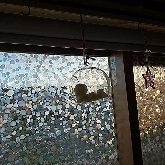 sasasaroomの-Rabbitgoo 窓 めかくしシート ガラスが石坂になるフィルム 水で貼れる目隠しシート 光によってステンドグラス 貼ってはがせる 外から見えない(石坂 90 x 200cm)の家具・インテリア写真