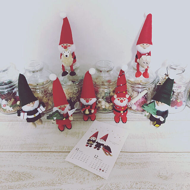 sachieの-NORDIKA nisse ノルディカ ニッセ 電飾にからまるサンタ（赤） サンタ サンタクロース クリスマス オブジェ 飾り 木製 北欧 雑貨 置物 プレゼント ギフトの家具・インテリア写真