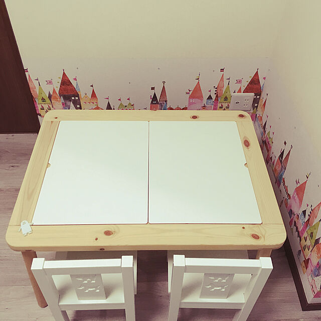 ohana_mamaのイケア-【IKEA -イケア-】ikea おもちゃ 収納 FLISAT -フリサット- 子供用収納付テーブル パイン無垢材 83x58 cm (302.984.19)の家具・インテリア写真