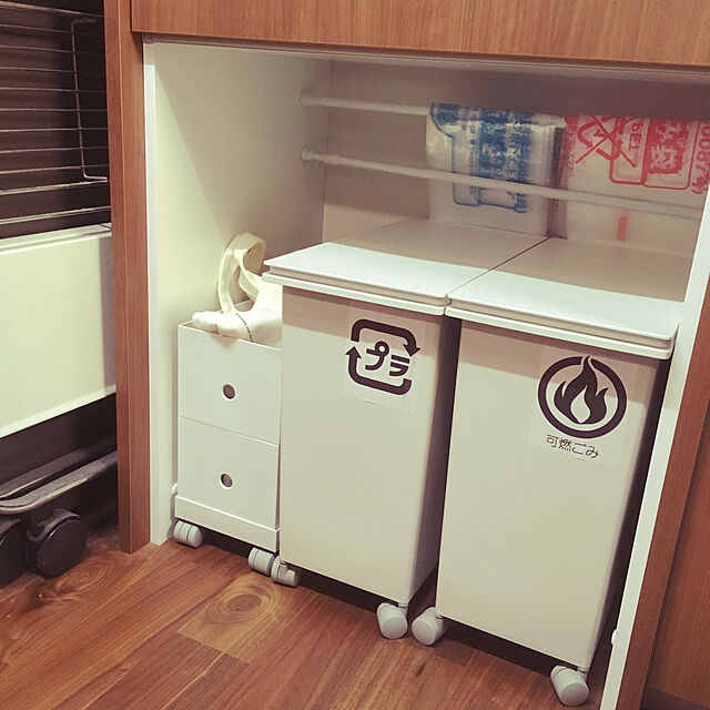 YOKOの無印良品-ポリプロピレンファイルボックススタンダード用キャスターもつけられるフタの家具・インテリア写真