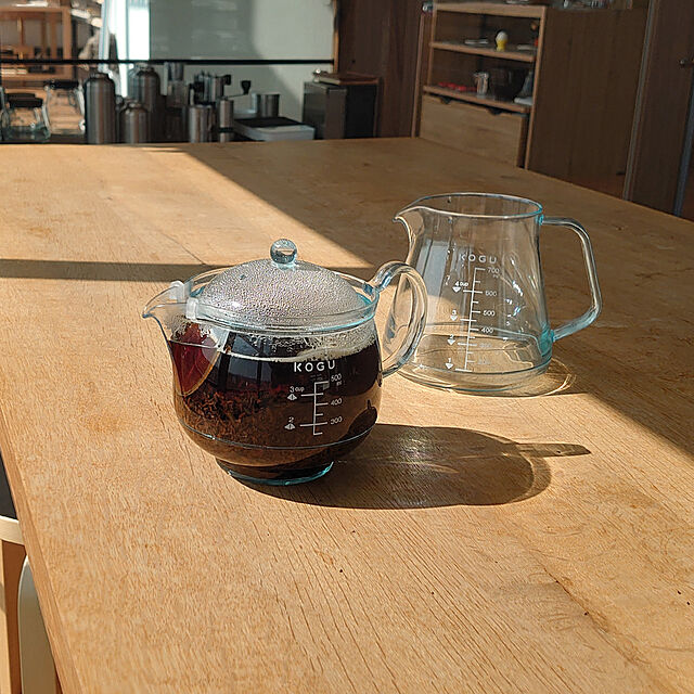 KOGU_elulushopの-茶考具 割れにくい ティーポット日本製 耐久性 紅茶 お茶 サーバー割れない 軽い キャンプ アウトドア 軽量 電子レンジ カフェ 下村企販 KOGU国産 フタ付 液だれしないの家具・インテリア写真