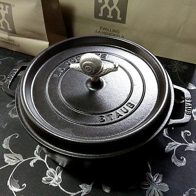 nippopoの-ストウブ staub アニマルノブ 取手 持ち手 つまみ 全6種類 可愛い動物の取手 1190104 1190105 1190106 1990000 1990004 1990005 1990015｜ キッチンの家具・インテリア写真