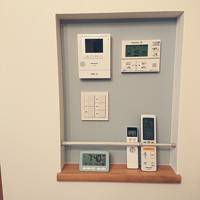 yamakawaの-リズム 公式 | 電波 目覚まし 時計 置き時計 デジタル めざまし時計 おしゃれ かわいい シンプル 北欧 電子音 アラーム 温度 湿度 カレンダー 六曜 ライト 温湿度計 | 8RZ234 [ フィットウェーブD234 ]の家具・インテリア写真