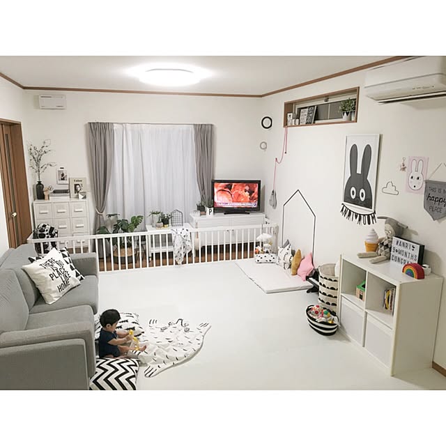 RABIの-MINIWILLA　Hello　50×70cm モノトーンの家具・インテリア写真