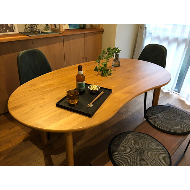 tomatoの-【大型商品送料無料】アルダー材の変形ダイニングテーブルの家具・インテリア写真