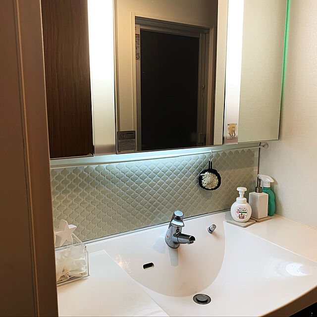 kusukiri1059のマスターリンクス-【 Dream Sticker 】 モザイクタイルシール キッチン 洗面所 トイレの模様替えに最適のDIY 壁紙デコレーション MUS-4 (ビアンコ, 1枚)の家具・インテリア写真