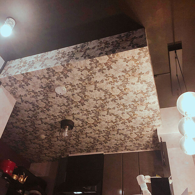hibanaの-【壁紙】【のり無し】大きな花柄がアクセントに落ち着いた大人の空間に サンゲツ 壁紙 クロス__nfe-1398の家具・インテリア写真