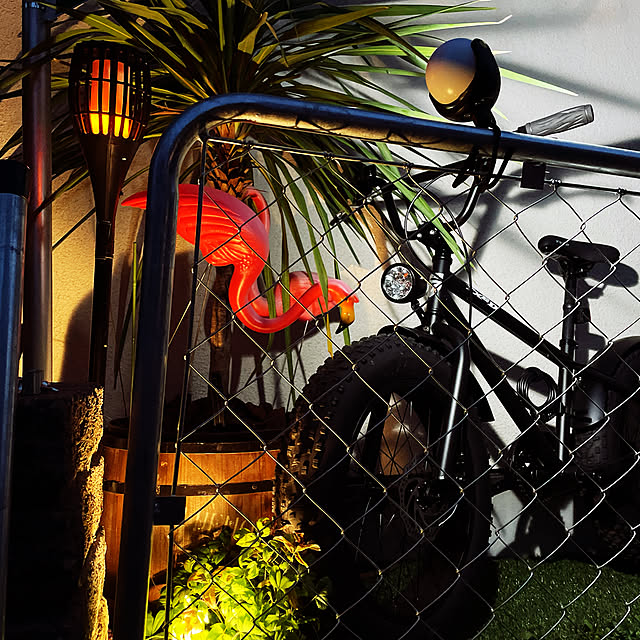 tanari_nuの-エジソン東京 ソーラートーチライト 屋外防水 センサー自動点灯 LEDの炎がゆらめく たいまつ キャンプ テント 庭 ガーデン 装飾の家具・インテリア写真