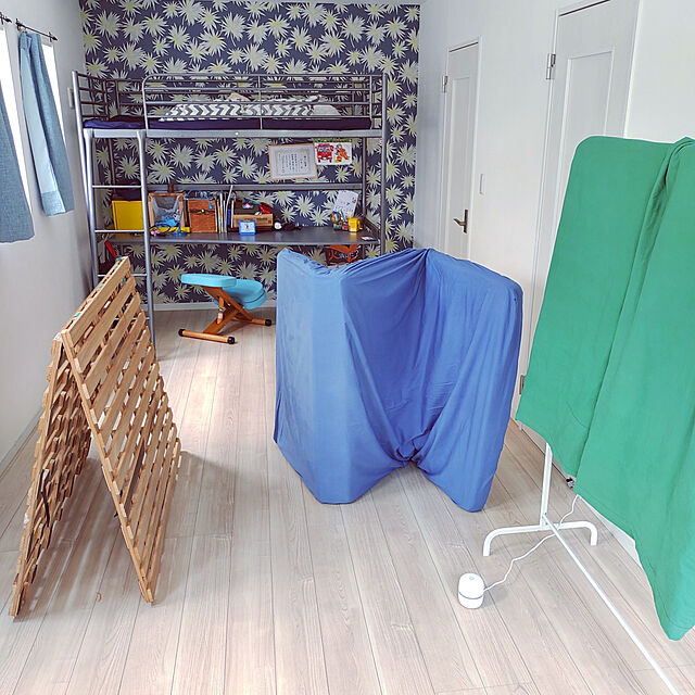ishiikeのイケア-SVÄRTA スヴェルタ ロフトベッドフレーム デスクトップ付きの家具・インテリア写真