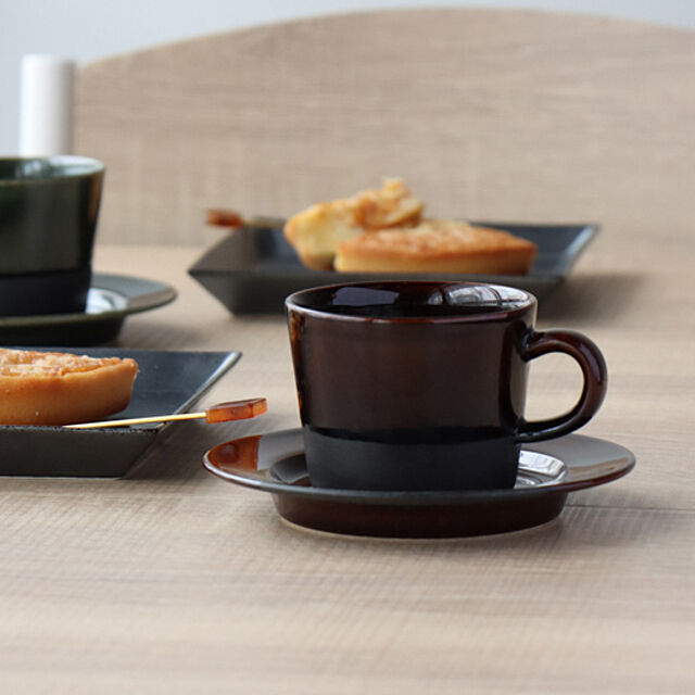 yamachuのyamachu-波佐見焼 バイカラー コーヒーカップ  ピンクグレー/カーキ/ブラウン/オレンジの家具・インテリア写真