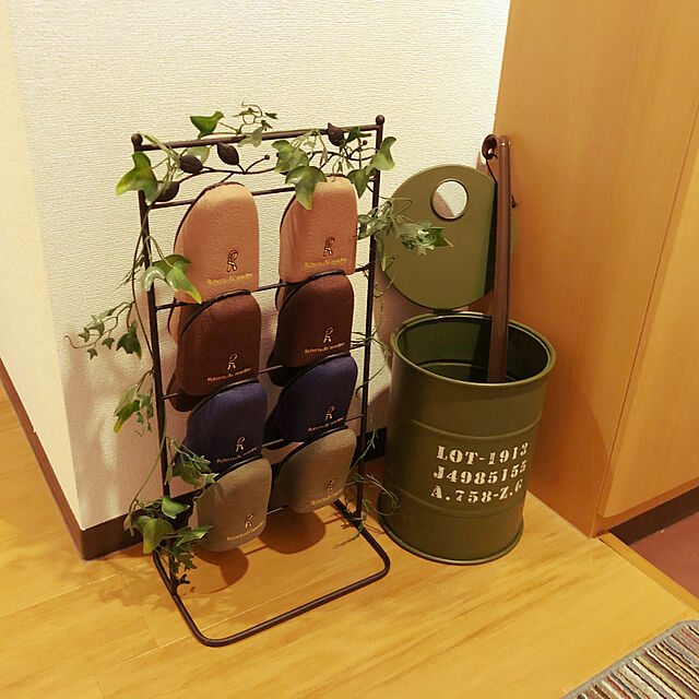Kaori.krbysのニトリ-スリッパラック(アイアンリーフ2 BK) の家具・インテリア写真