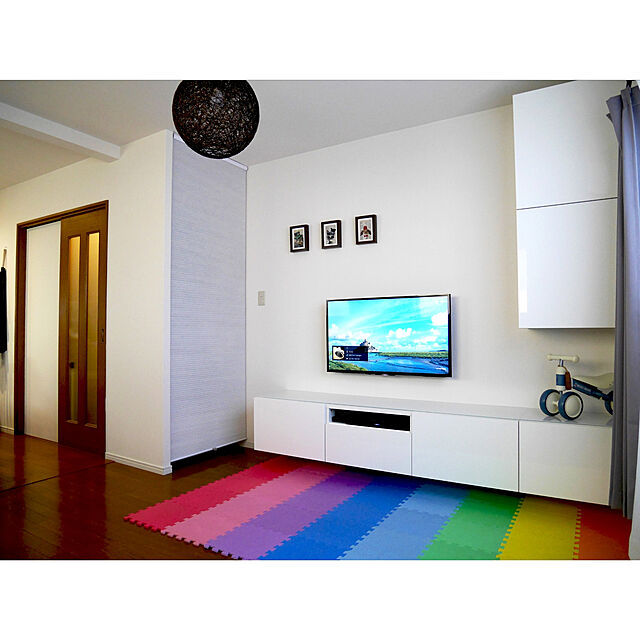 zakbonのイケア-【IKEA -イケア-】BESTA -ベストー- シェルフ テレビ台 フレーム ホワイト 60x40x38 cm (502.458.49)の家具・インテリア写真