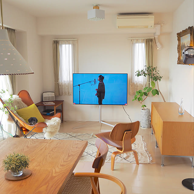 sao.minimallifeのLG Electronics Japan-LG ギャラリースタンド FS21GB 壁面のない場所でもテレビをスタイリッシュに設置できるフロアスタンドの家具・インテリア写真