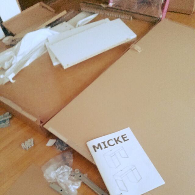 minaのIKEA (イケア)-(IKEA) MICKE デスク, ホワイト, ピンク (幅: 105 cm 奥行き: 50 cm 高さ: 75 cm, ホワイト ピンク)の家具・インテリア写真