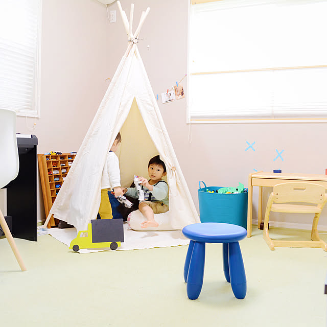 SuのSifflus-【ポイント12倍】[大型L]《sifflus》シフラス Little teepee リトル ティピー キッズテント 組立式 ティピーテント テントハウス ルームテント 子供用テント 室内用 屋内用 キッズ用 子供部屋 簡易テント 阪和 sff-09 【沖縄・離島配送不可】【A:北海道 別途】の家具・インテリア写真