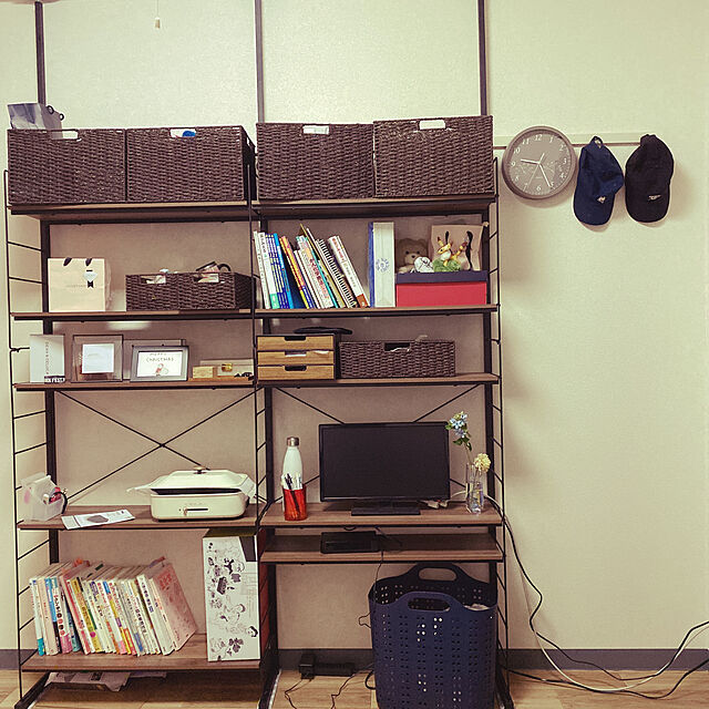 utyuuzinのニトリ-突っ張りワイヤーシェルフNポルダ リビング収納2連セット(ミドルブラウン) の家具・インテリア写真