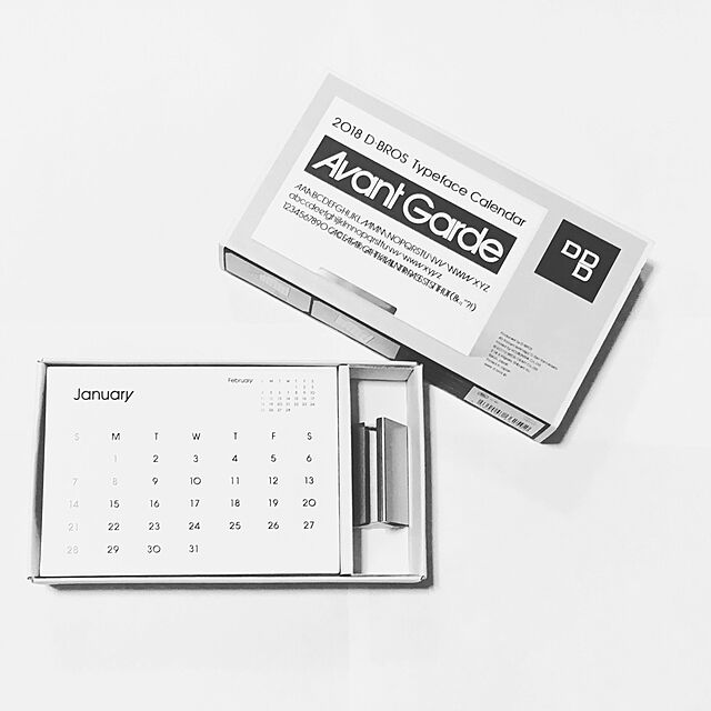 luccoの-2018 D-BROS TYPEFACE 卓上カレンダー "Avant Garde” (アヴァンギャルド)の家具・インテリア写真