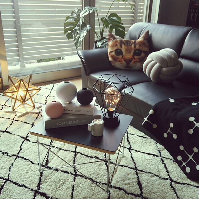 nao0219の-Cooee Design 花瓶 ボール フラワーベース 8cm ダスティ ピンク おしゃれ 陶器 一輪挿し 北欧 モダン nest クーイー クーイーデザイン スウェーデンの家具・インテリア写真