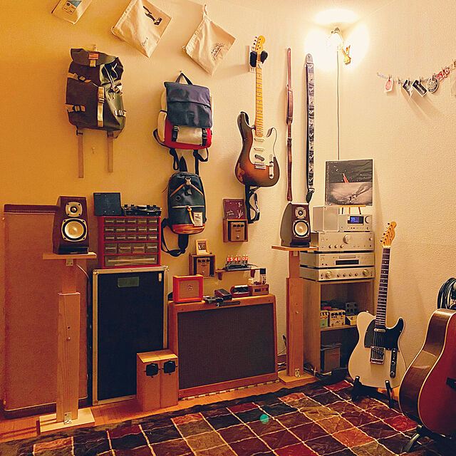 mubbbの若林製作所-壁美人 ホチキスで取付壁掛けフック 石こうボード専用ギター掛け ギターヒーロー 白 痕が目立たない GH-02Wの家具・インテリア写真