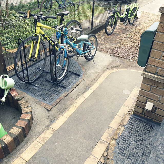 Tetsuyaの-(送料無料)ガレージ・ゼロ 自転車スタンド 停め置き L字型[ブラック] /駐輪スタンド×2個 L字型スタンドの家具・インテリア写真