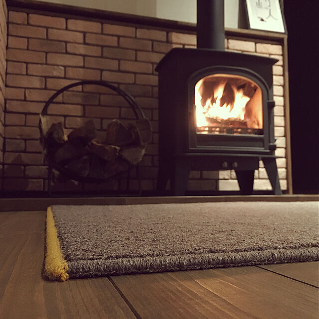 brownterrierの-ウール100%の防炎・防ダニラグ[日本製]の家具・インテリア写真