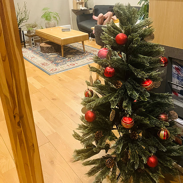 shin-chaa-mamaのケイズプランニング-クリスマスツリー 北欧 おしゃれ 120cm 松ぼっくり 木製オーナメント付き 飾り付け グリーンツリー ヌードツリーの家具・インテリア写真