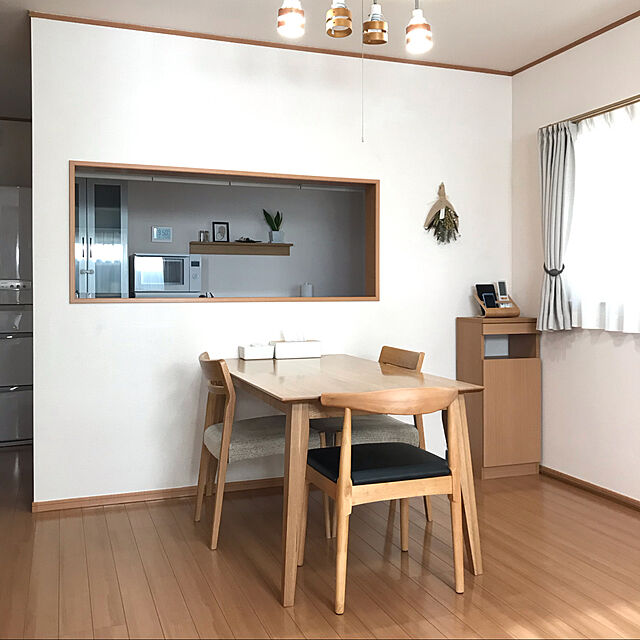 riの-ホワイトオーク材のダイニングテーブル <2人用/4人用>の家具・インテリア写真