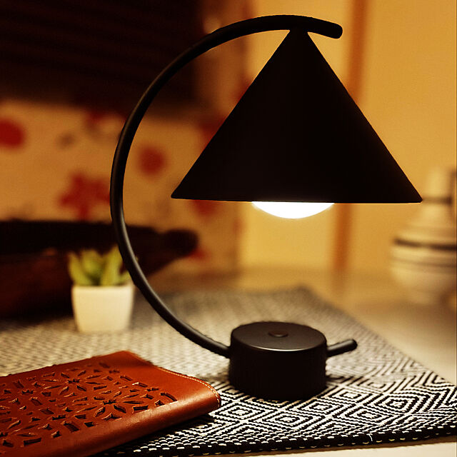 miruの-【国内在庫あり】ferm LIVING (ファームリビング) Meridian Lamp (メリディアンランプ) ブラック/カシミア/ブラス/ブラッシュドスチール北欧/照明/インテリア/日本正規代理店品の家具・インテリア写真