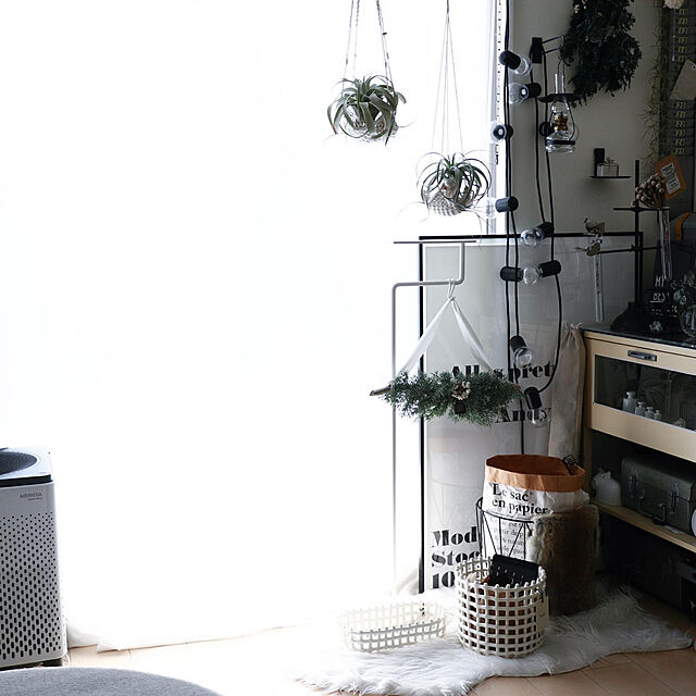 amipamaの-【在庫あります】ferm LIVING セラミック バスケット L オフホワイト 小物入れ 鉢カバーおしゃれ 陶器 白 ファームリビング 北欧 デンマーク 日本正規代理店品の家具・インテリア写真