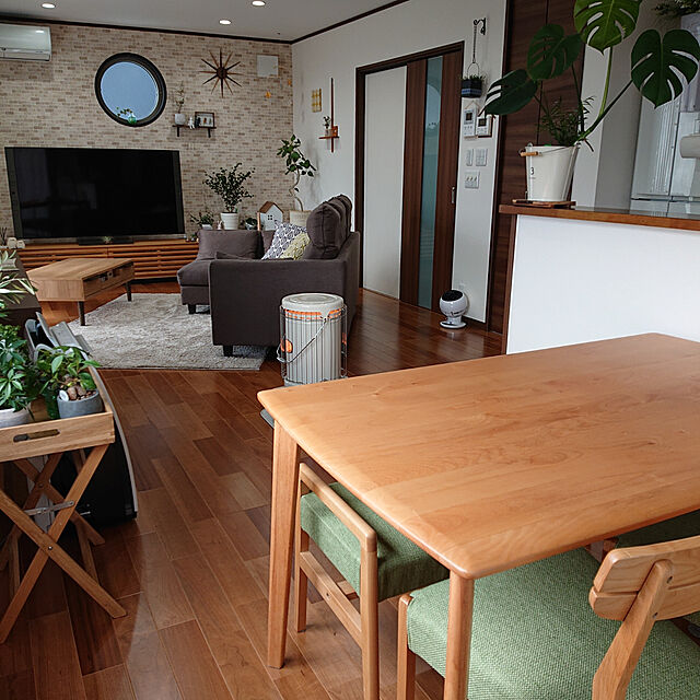 Miyakoのニトリ-ダイニングテーブル4点セット(DTアルナス13580LBR/DCアルナス/ベンチアルナスLBR BE) の家具・インテリア写真
