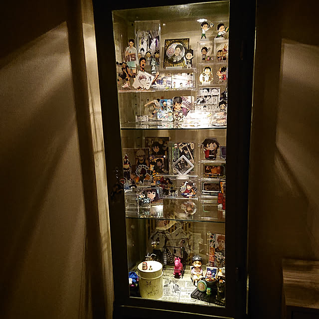 工芸品の創意が可愛いアニメは博古棚 酒棚 装飾品を飾って猫が釣りをします。 工芸品の創意が可愛いアニメは博古棚 酒棚 装飾品を飾っ