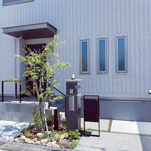 kikujiroの-リクシル スマート宅配ポスト TA 右開き セット価格 組み合わせ例19-4 ●セット価格にはインターホンの価格は含まれていません。 『宅配ボックス ポスト・機能門柱』の家具・インテリア写真