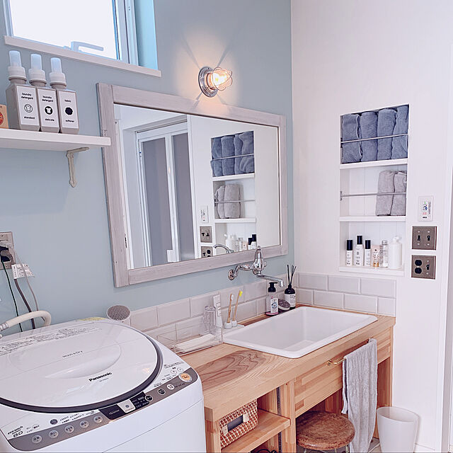 aya203のマーナ-マーナ (marna) 水切りコップスタンド ( 吸盤付き / ホワイト ) コップ 乾燥 スタンド ( 平面 や 壁面 にも ) 洗面所 浮かせる収納 W545Wの家具・インテリア写真