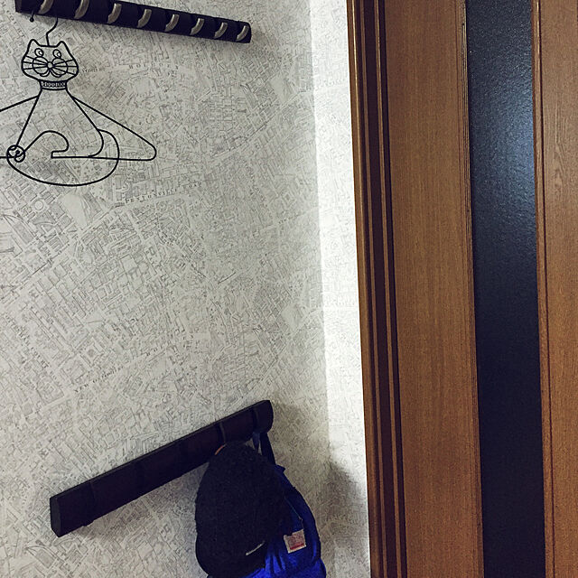 yucchanのUmbra-フリップフック 5連 壁掛け フック おしゃれ 壁面収納 ブラック ウォルナット 木製 FLIP 5HOOK umbra アンブラの家具・インテリア写真