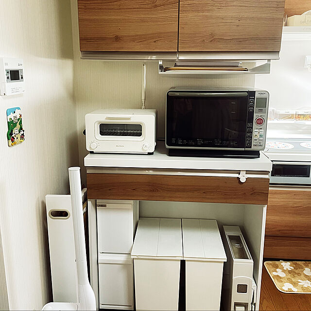 mi-coccoの-ゴミ箱 ダストボックス 2段 約幅20.5cm 20L 10L×2 ホワイト キャスター付き 分別 ユニード 多段 スリムペール キッチン 台所の家具・インテリア写真