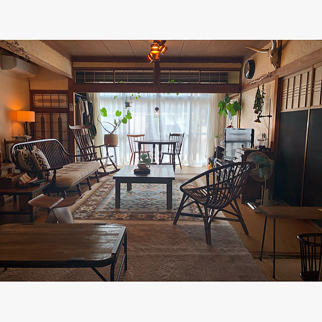 Misakiの-ウイングスツール 成形合板 木製スツール ローズウッド ウォールナット ビーチ | デザイナーズ リプロダクト デザイナー ブラウン クッション 椅子 オットマンの家具・インテリア写真
