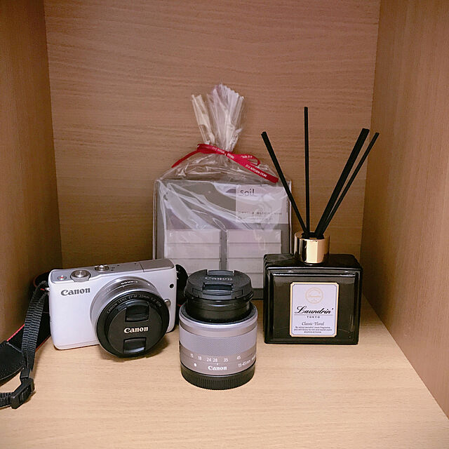 miyoshiの-【新品】【送料無料】Canon ミラーレス一眼カメラ EOS M10 ダブルレンズキット(ホワイト) EF-M15-45mm F3.5-6.3 IS STM EF-M22mm F2 STM 付属 EOSM10WH-WLKの家具・インテリア写真