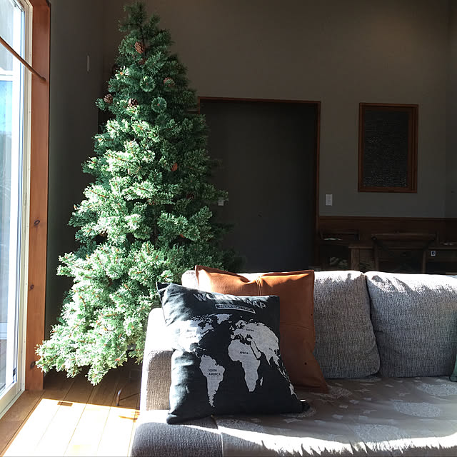 RENKAのOTOGINO-クリスマスツリー 150cm おしゃれ 北欧 松ぼっくり付き 松かさツリー リアル ヌードツリー スリムツリー 飾り なしの家具・インテリア写真