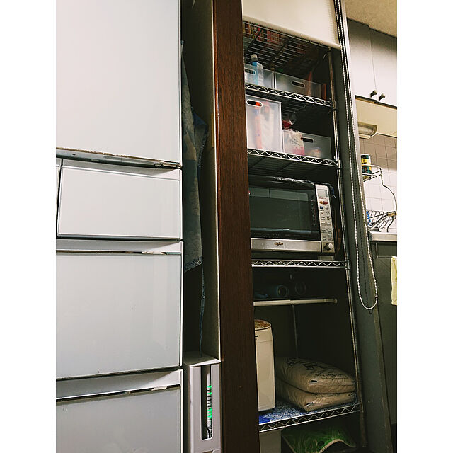 Emkの-● パール金属 引出し収納米びつ5kg用 1合カップ付 HB-5423 キッチン用品 保存容器 米 米びつ コンパクト スライド蓋 日本製の家具・インテリア写真