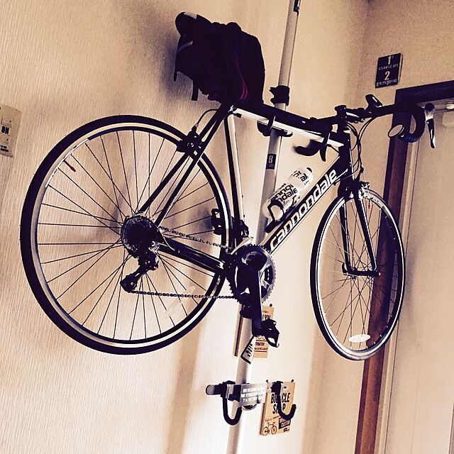 kinocoの-自転車スタンド ディスプレイスタンド バイクタワー 室内 2台 つっぱり式 シルバーの家具・インテリア写真