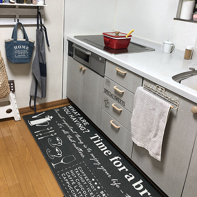 CoffeeHouseのニトリ-お手入れ簡単 水拭きできる キッチン用クッションフロアマット ワイドサイズ(レター GY 60X220) の家具・インテリア写真