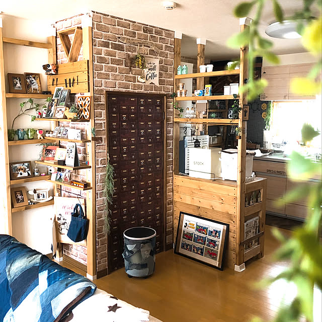 TOPのカモ井加工紙-カモ井加工紙 壁紙用シート - 引き出しの家具・インテリア写真