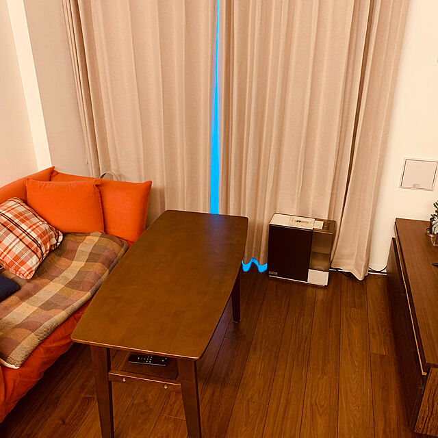 doyabeの-【大型商品送料無料】ソファー前で作業がしやすい高さの棚付きリビングテーブルの家具・インテリア写真