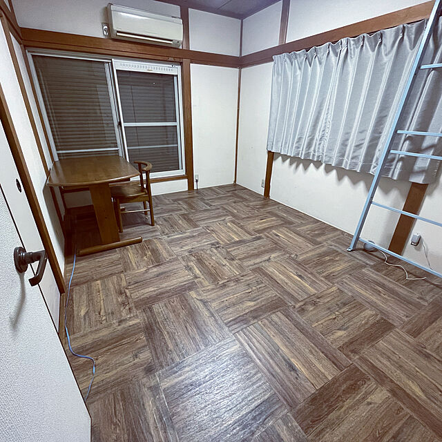 daisuki_lawsonの-フロアタイル 東リ 450mm×450mm ロイヤルウッド 木目 ウィスキーバレルパーケットの家具・インテリア写真